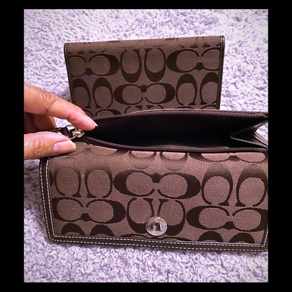 Coach Handbags - 😳Final dRoP😩NWOT Coach Signature 2-Pcs. Wallet